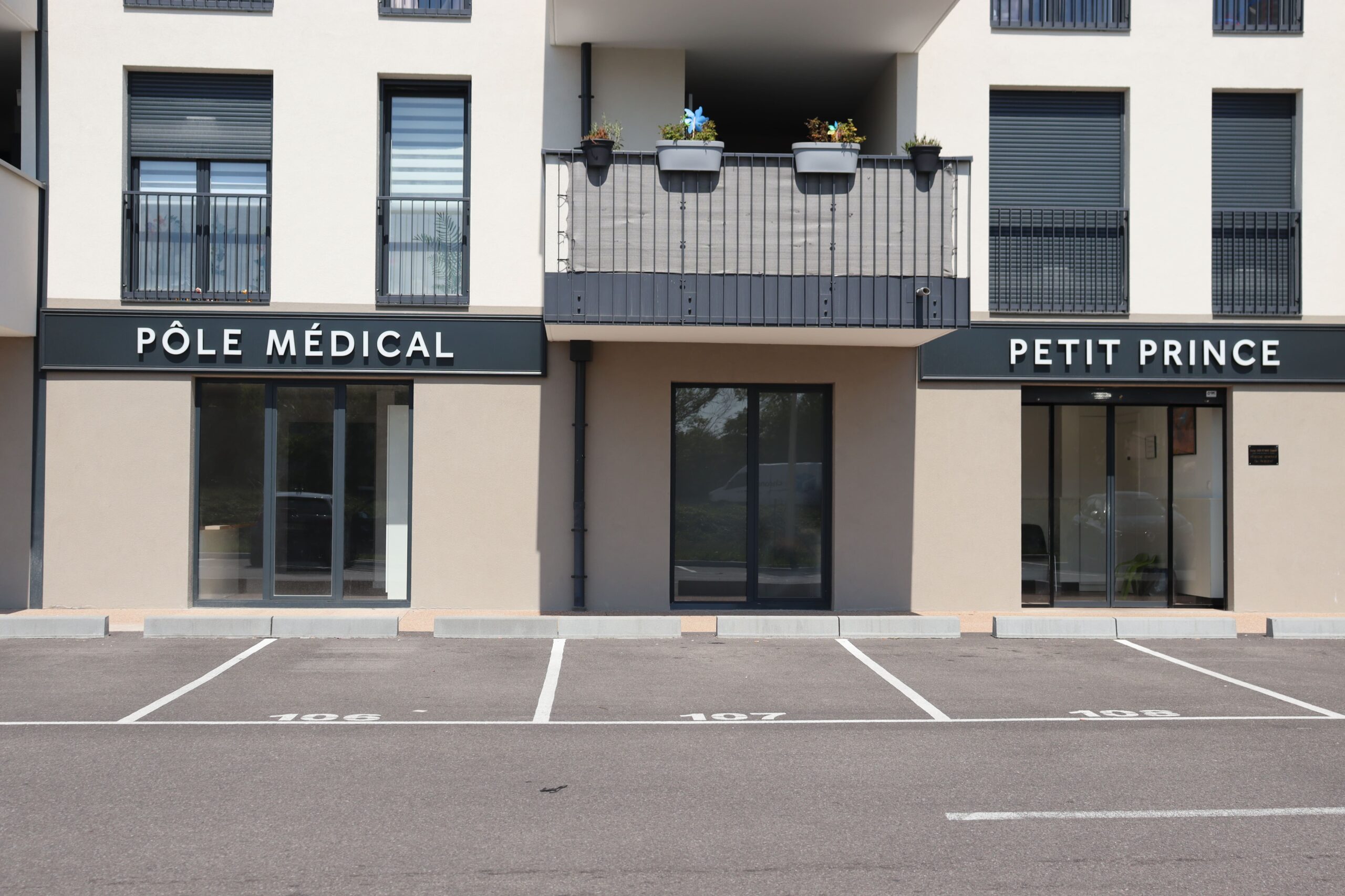 Pôle médical neuf – installation immédiate près de Lyon