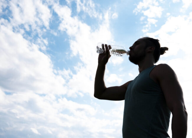 athlete-drinking-water-with-copy-space2