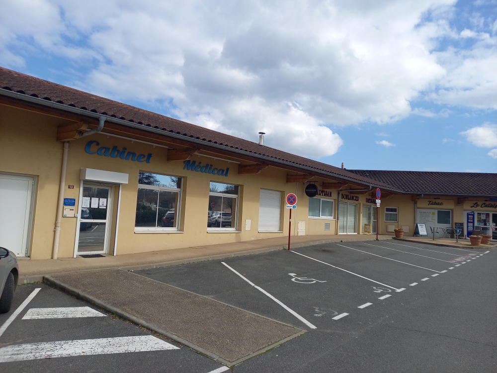 CABINET MÉDICAL ENTIÈREMENT ÉQUIPÉ – À 1H DE LYON / 10 MIN DE MÂCON
